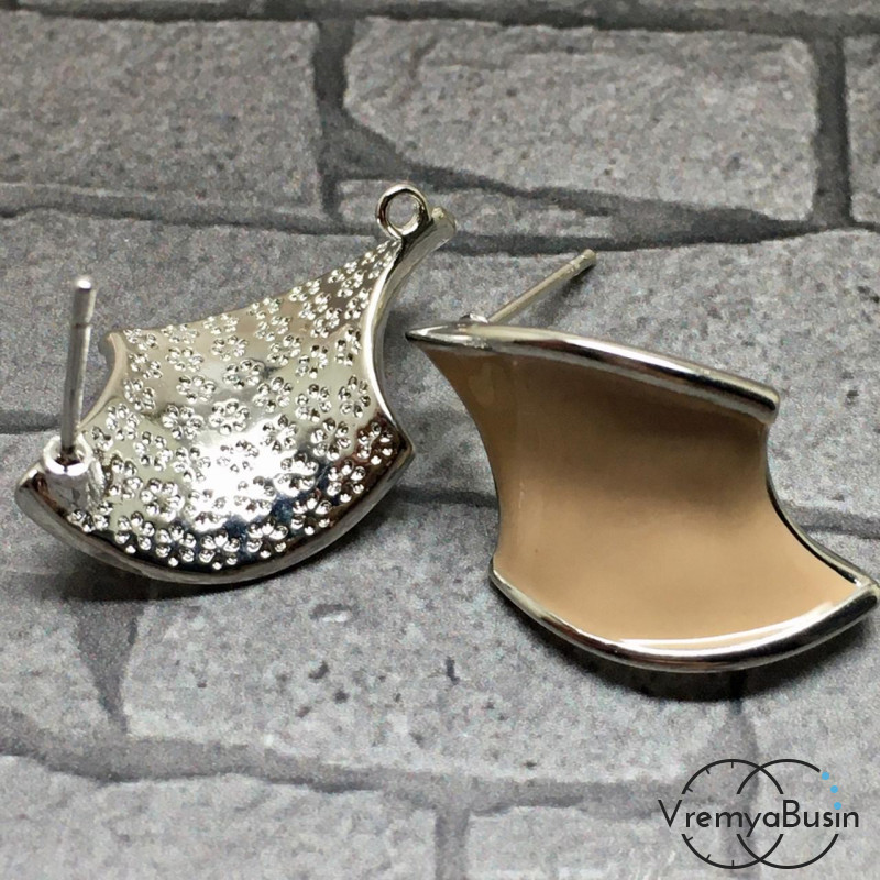 Швензы-гвоздики с эмалью цв. бежевый, латунь с родиевым покрытием (1 пара)