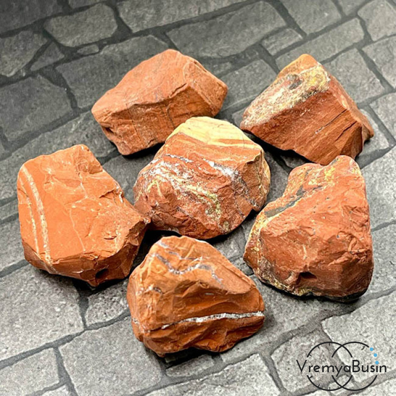 Яшма красная, крупные кусочки необработанного камня (1 шт.)