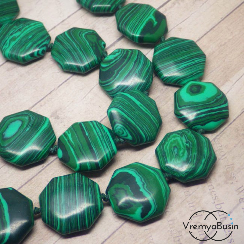 Малахит прессованный. Плоский восьмиугольник. 20 мм