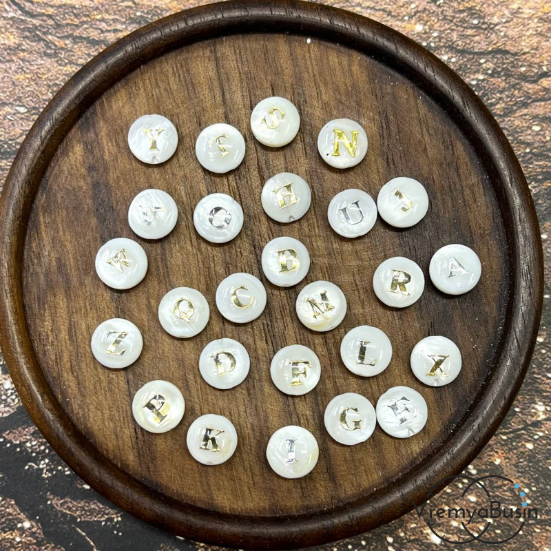 Бусины из перламутра с буквами, отверстие вертикально, 8х3 мм (1 шт.)