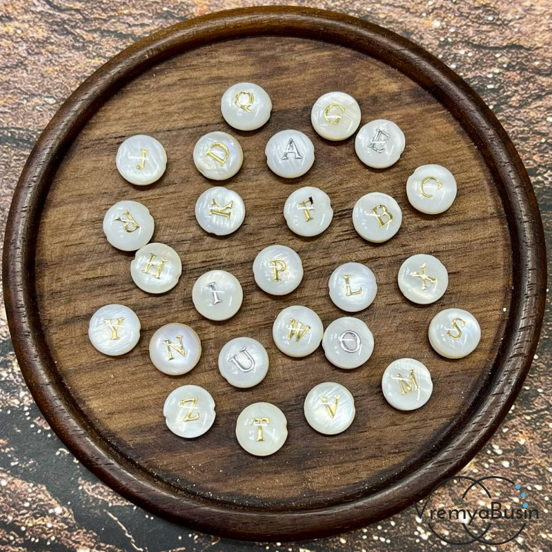 Бусины из перламутра с буквами, отверстие горизонтально, 8х3 мм (1 шт.) Бусины из перламутра с буквами, отверстие горизонтально, 8х3 мм (1 шт.)