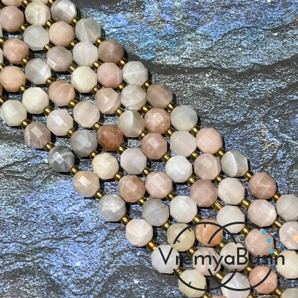 Солнечный камень, бусина граненая призма, ок. 7х8 мм (нить, ок. 38 бусин)