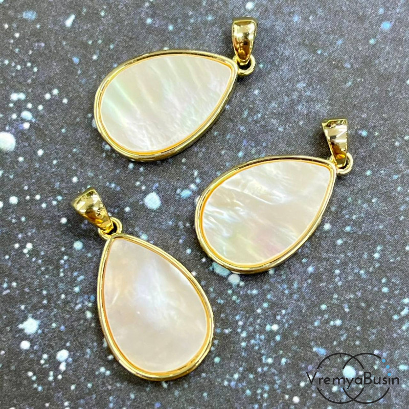 Подвеска с перламутром, капля 12х18 мм, латунь с позолотой (1 шт.)