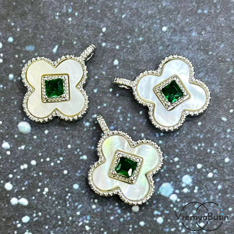 Подвеска с перламутром, клевер 14х17 мм, латунь с родиевым покрытием (1 шт.)