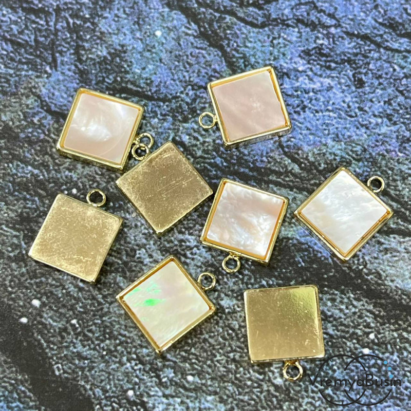 Подвеска с перламутром, квадрат 10 мм, латунь с позолотой (1 шт.)