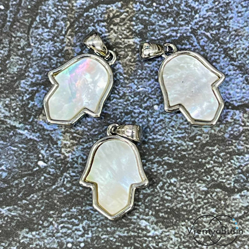 Подвеска с перламутром "Ладонь", 12х16 мм, латунь с родиевым покрытием (1 шт.)