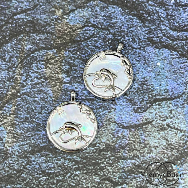 Подвеска с перламутром, диам. 13 мм, латунь с родиевым покрытием (1 шт.)