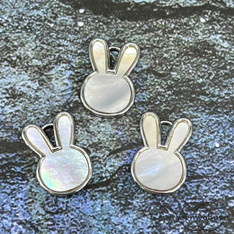 Подвеска с перламутром "Зайчик", 10х15 мм, латунь с родиевым покрытием (1 шт.)