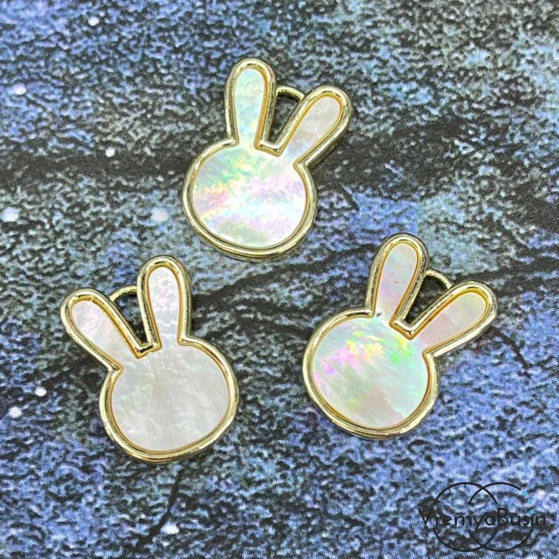 Подвеска с перламутром "Зайчик", 10х15 мм, латунь с позолотой (1 шт.)