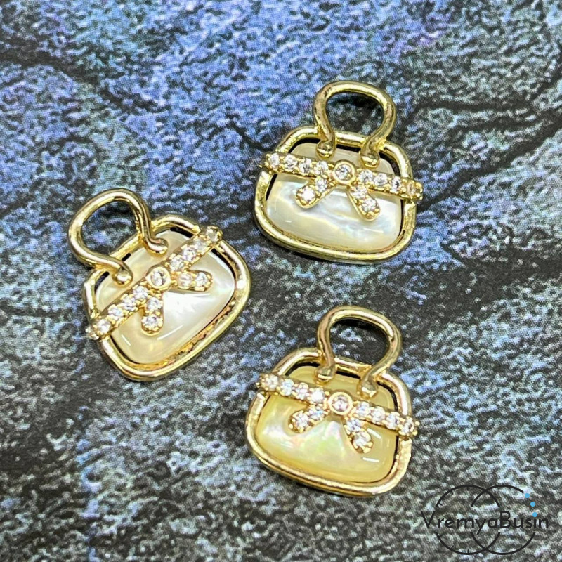 Подвеска с перламутром "Сумочка", 12х14 мм, латунь с позолотой (1 шт.)