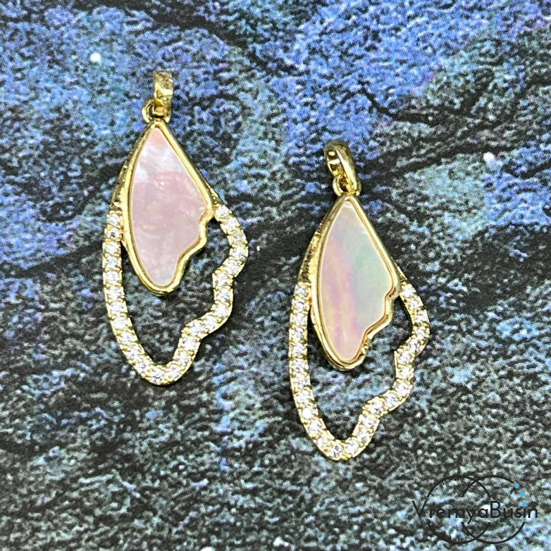 Подвеска с перламутром "Крылышко", 12х23 мм, латунь с позолотой (1 шт.)