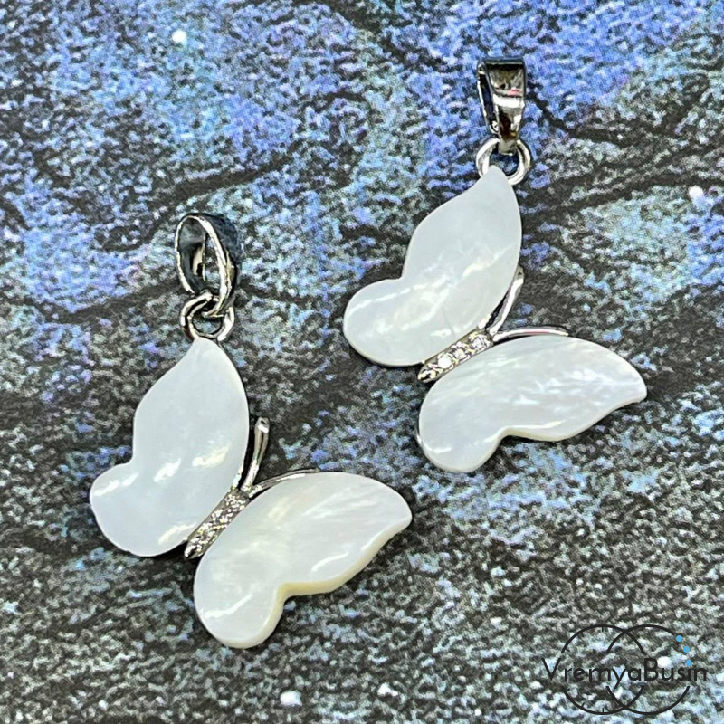 Подвеска с перламутром "Бабочка", 18х22 мм, латунь с родиевым покрытием (1 шт.)