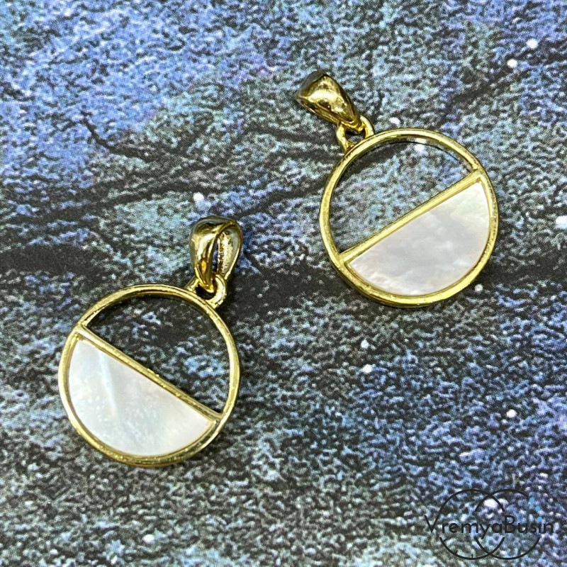 Подвеска с перламутром, диам. 15 мм, латунь с позолотой (1 шт.)