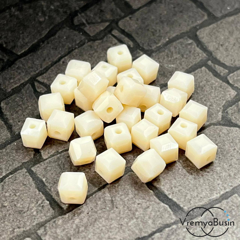 Бусины кубики из граненого стекла, 6 мм цв.   (упак. 10 шт.)