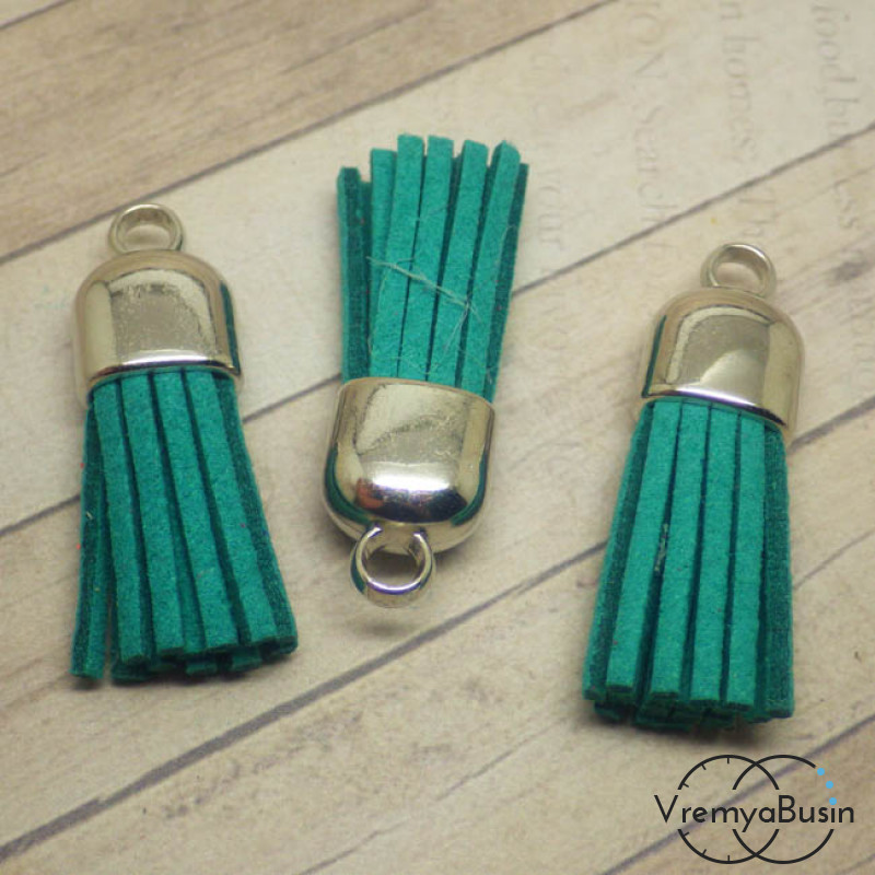 Кисточка из замшевого шнура в серебряной шапочке. Изумрудный