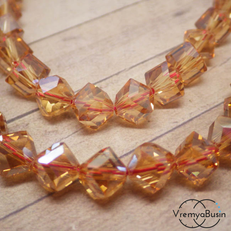Бусины-ромбики из граненого стекла 8х8 мм (1 шт.) цв. МЕДОВЫЙ
