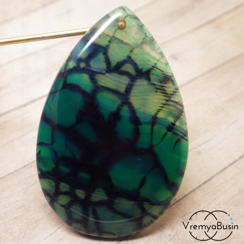 Подвеска из камня. Капля из зеленого агата с трещинками