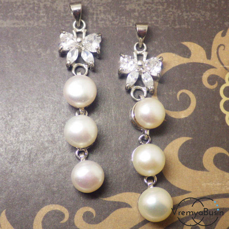 Подвеска со стразами и натуральным жемчугом