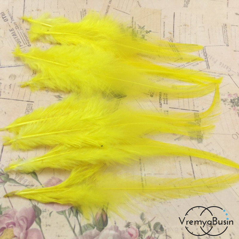 Перо петуха, цвет желтый, длина 10-15 см (1 шт.)