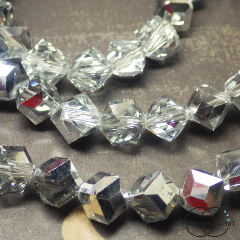 Бусины-ромбики из граненого стекла 8х8 мм (1 шт.) цв. ПРОЗРАЧНО-СЕРЕБРЯНЫЙ