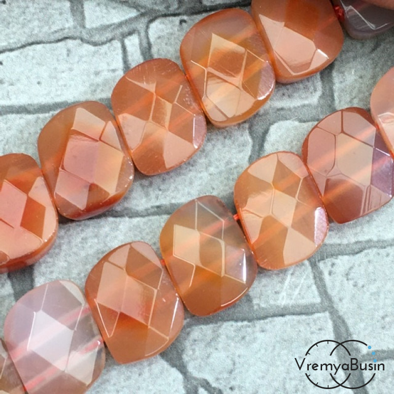 Сердолик.  Бусины граненые с двумя отверстиями 9х12 мм (18 шт.)