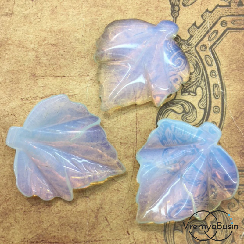 Лунный камень имитация. Подвеска из резного камня "Лист" 46х53 мм (1 шт.)