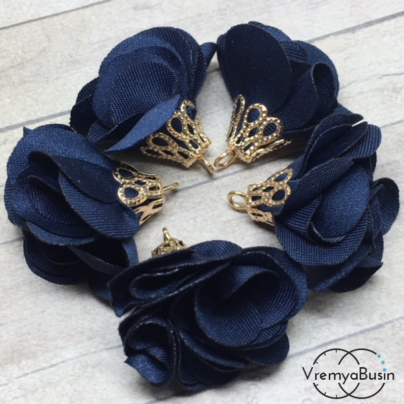 Кисточка из ткани "Цветок" в золотой шапочке, длина 25 мм. (1 шт.)