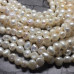 Жемчуг натуральный речной, бело-кремовый овальный ок.7х9 мм (нить 40 см.)