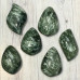 Серафинит натур., капля плоская. Кулон из камня в асс. (1 шт.)