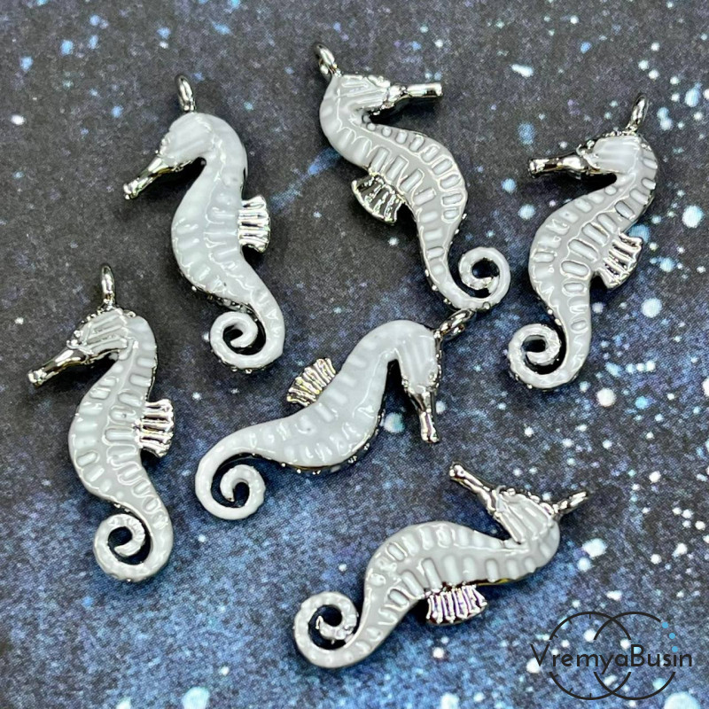 Подвеска с эмалью "Морской конек", 8х20 мм, латунь с родиевым покрытием  (1 шт.)