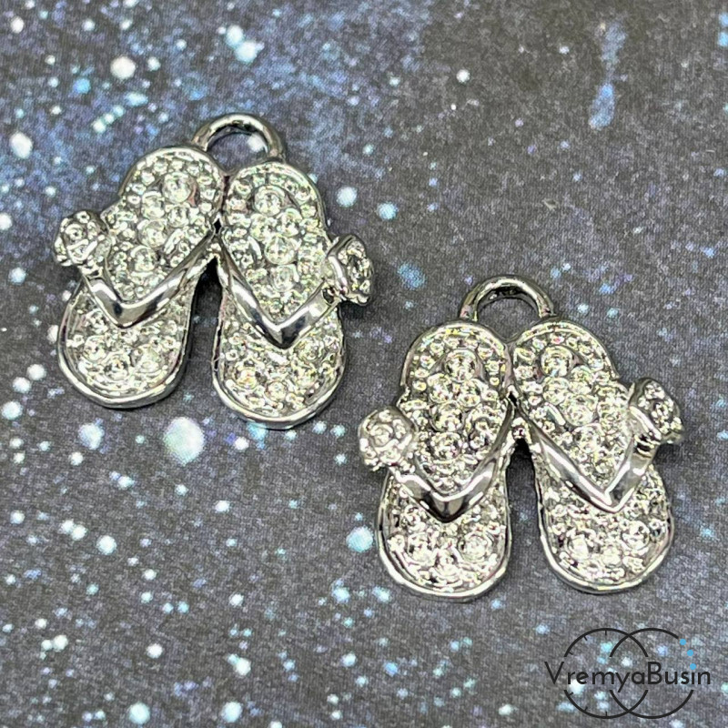 Подвеска "Шлепки", 14х17 мм, из латуни с родиевым покрытием (1 шт.)