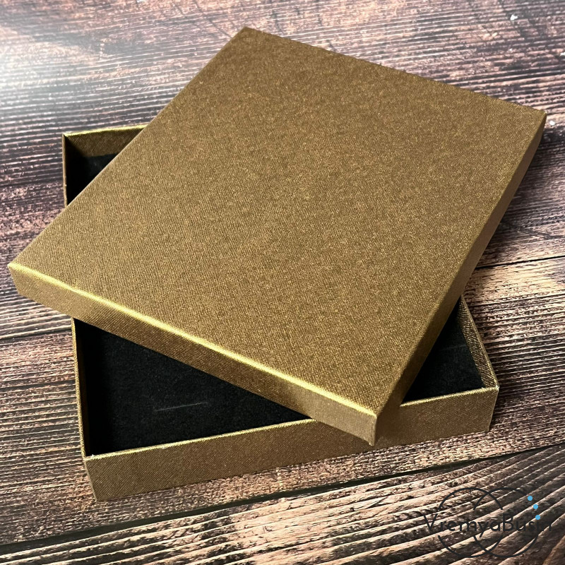 Большая подарочная коробка для украшений, 16х19х3 см, цв. золото (1 шт.)
