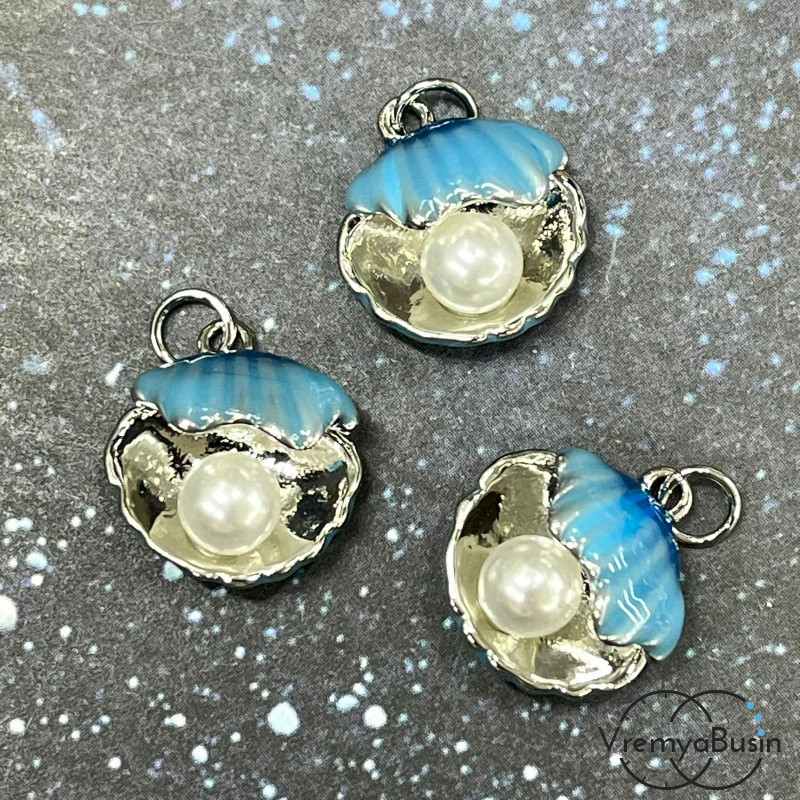 Подвеска с эмалью "Ракушка с жемчужиной", 14х16 мм, латунь с родиевым покрытием  (1 шт.)