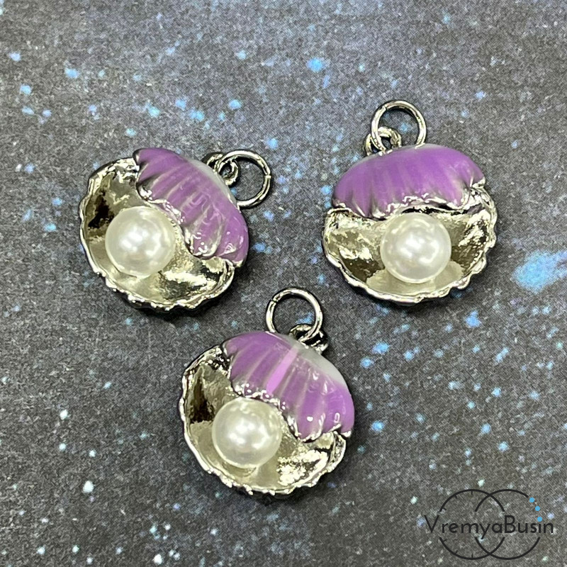 Подвеска с эмалью "Ракушка с жемчужиной", 14х16 мм, латунь с родиевым покрытием  (1 шт.)