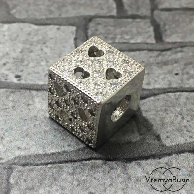 Бусина с фианитами "Кубик с сердечками", латунь с родиевым покрытием (1 шт.)