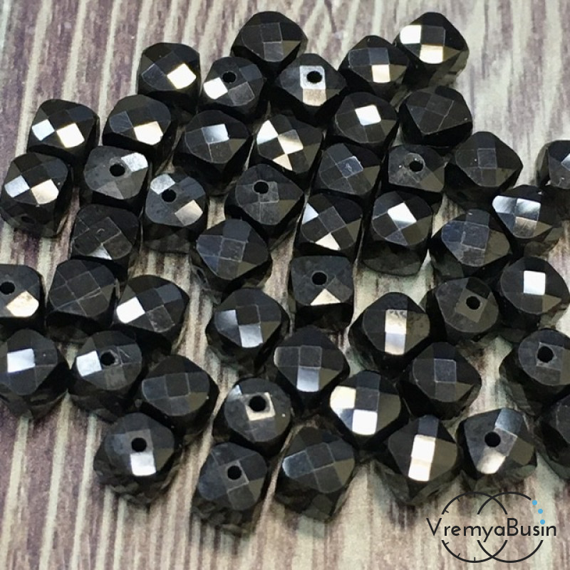 Шпинель черная, кубик с ювелирной огранкой, 4х4 мм (1 шт.)