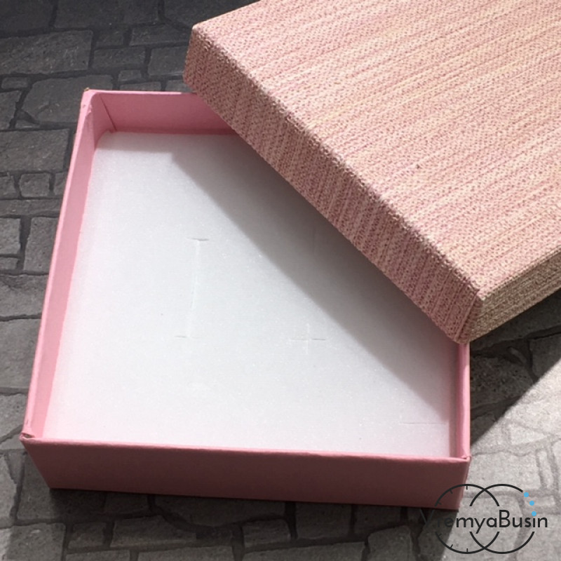 Коробочка подарочная квадратная 9х9х3 см, цв. розовый (1 шт.)