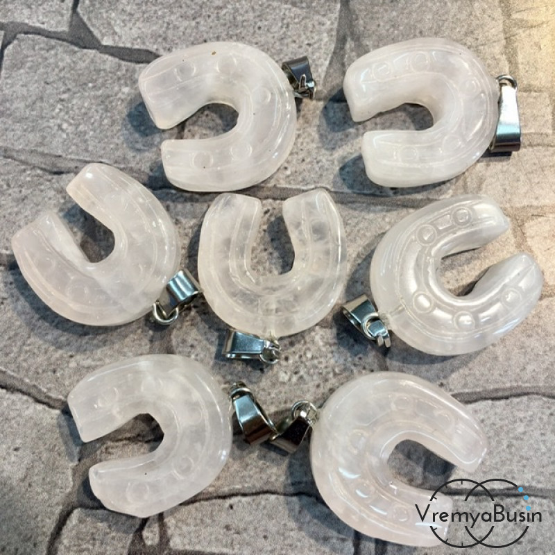 Розовый кварц, подвеска резная "Подкова", 20х20 мм (1 шт.)