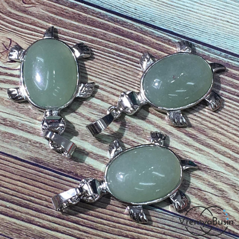 Нефрит. Подвеска «Черепаха» со вставкой из камня (1 шт.)