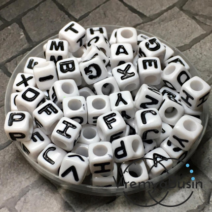 Бусины акриловые с буквами, кубики,  7х7 мм, латинский алфавит (1 шт.)