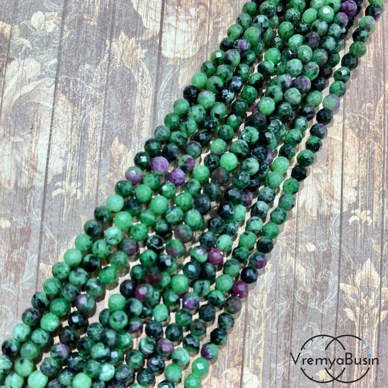 Цоизит,  граненые бусины из камня, 4 мм ААА качество (нить, ок. 40 см.)