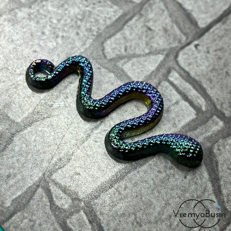 Змея. Подвеска металлическая, 14х30 мм, цв. радужный (1 шт.)