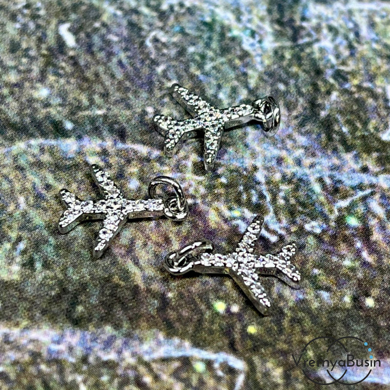 Подвеска из латуни с родиевым покрытием и фианитами, самолет 10х12 мм (1 шт.)