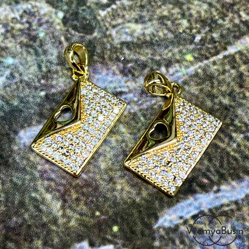 Подвеска из латуни с позолотой и фианитами, письмо 9х14 мм (1 шт.)