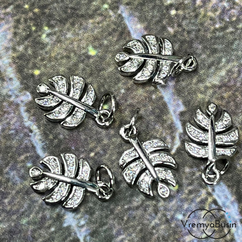 Подвеска из латуни с родиевым покрытием и фианитами, листик 9х12 мм (1 шт.)