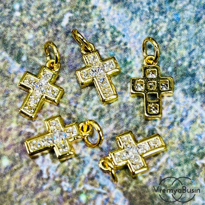 Подвеска из латуни с позолотой и фианитами, крестик 9х12 мм  (1 шт.)
