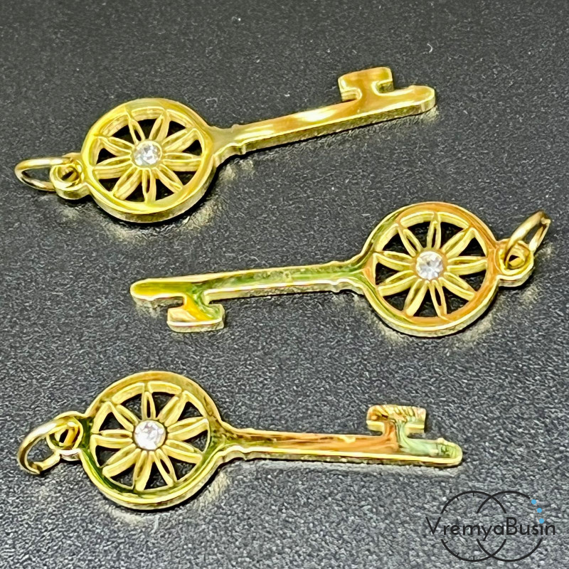 Подвеска из латуни с позолотой и фианитами, ключ 10х30 мм  (1 шт.)