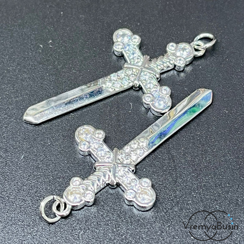 Подвеска из латуни с родиевым покрытием и фианитами, меч крест 20х40 мм  (1 шт.)
