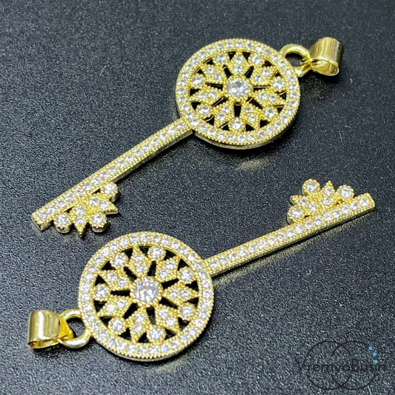 Подвеска из латуни с позолотой и фианитами, ключ 16х45 мм  (1 шт.)