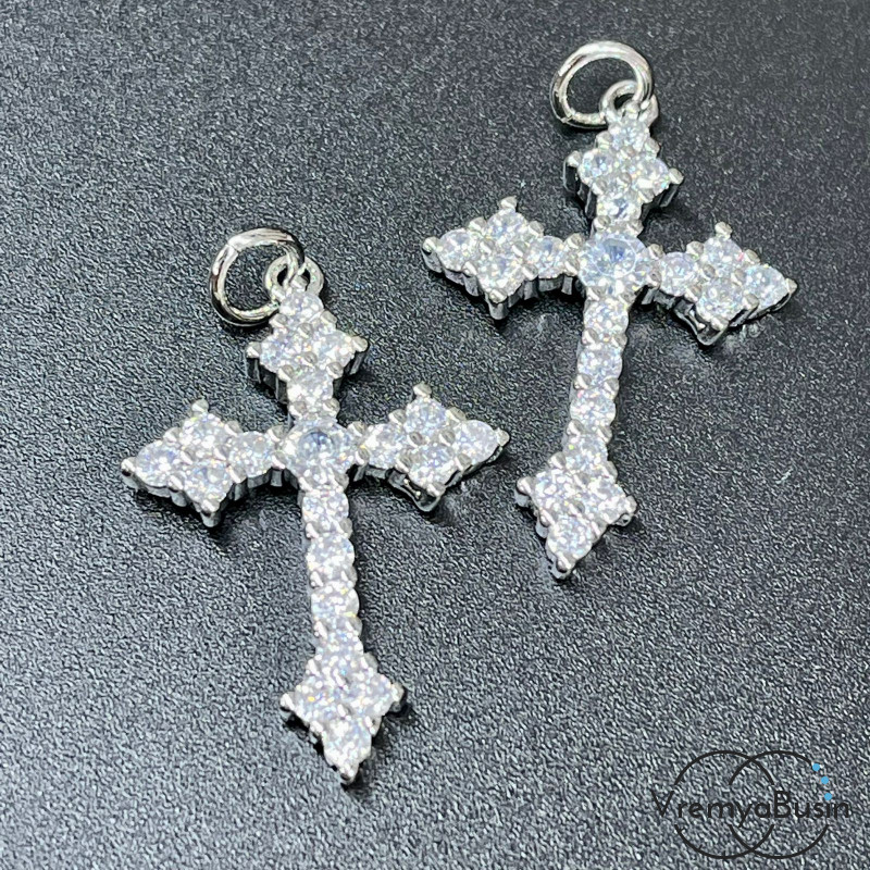 Подвеска из латуни с родиевым покрытием и фианитами, крест 20х30 мм  (1 шт.)